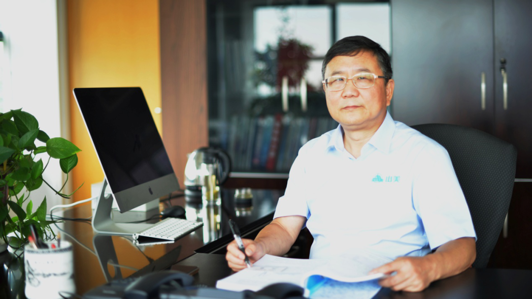 楊安民從業(yè)卅五周年系列報(bào)道--“三十五年磨一劍，山更美，業(yè)更精”專訪